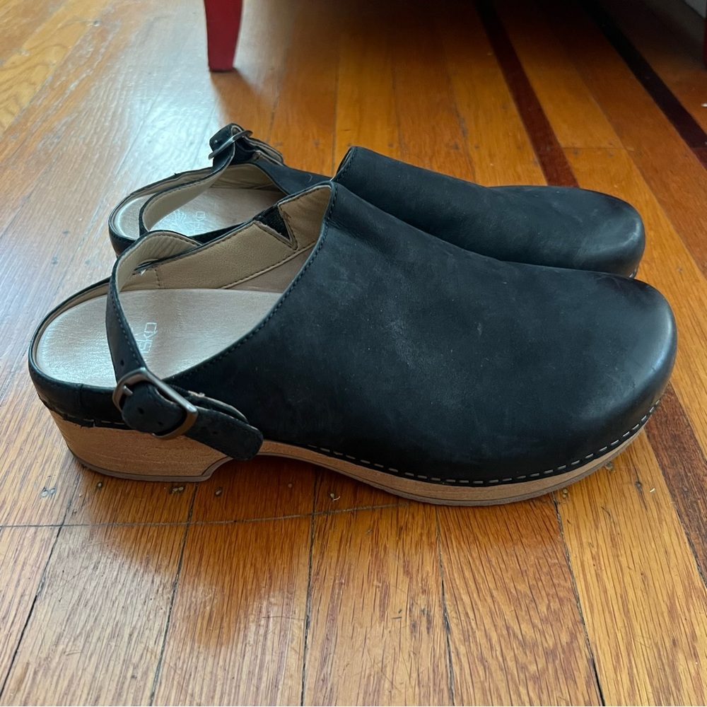 NEW Dansko Berry black burnished leather clogs mules 41 10.5 NWOB women’s